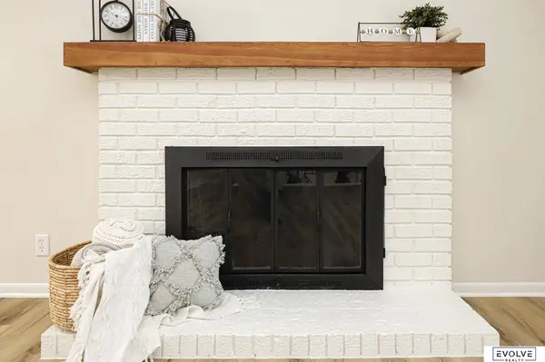 9356 Pratt Circle, Omaha, NE 68134