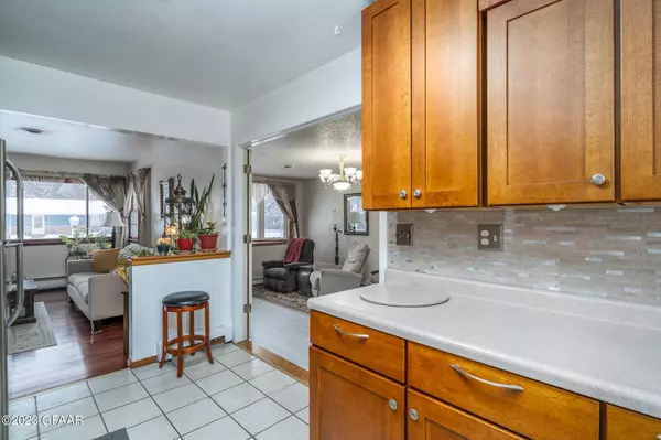 615 CAMPBELL Drive, Grand Forks, ND 58201