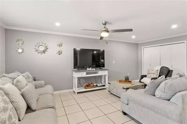 353 HELIS DR, Westwego, LA 70094