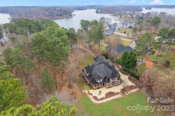 319 Greenbay RD, Mooresville, NC 28117