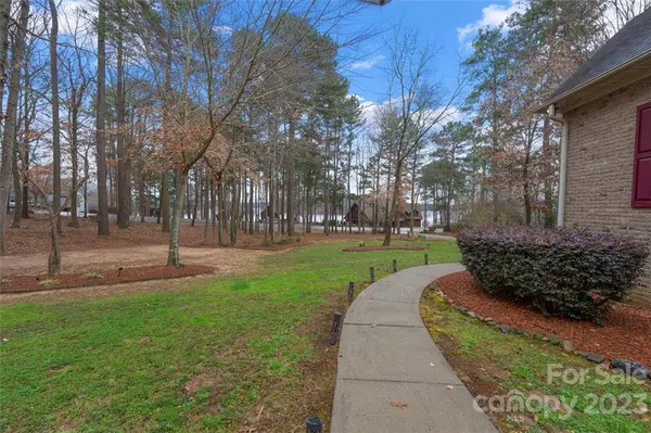 319 Greenbay RD, Mooresville, NC 28117