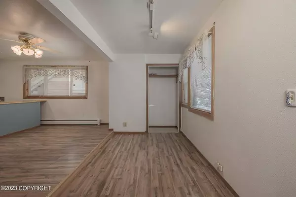 624 Pine ST, Anchorage, AK 99508