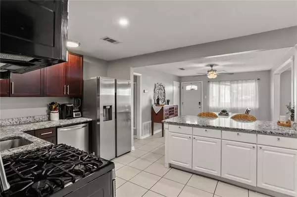 353 HELIS DR, Westwego, LA 70094