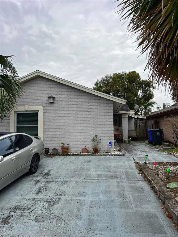 10520 PARKCREST DR, Tampa, FL 33624