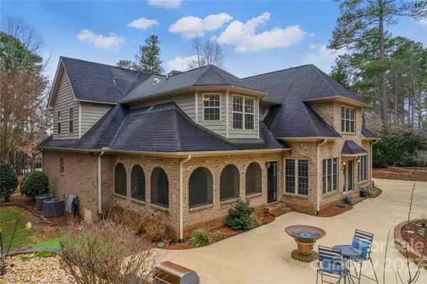 319 Greenbay RD, Mooresville, NC 28117