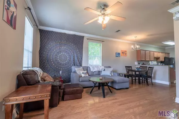 2111 PLANTATION LN, Baton Rouge, LA 70820