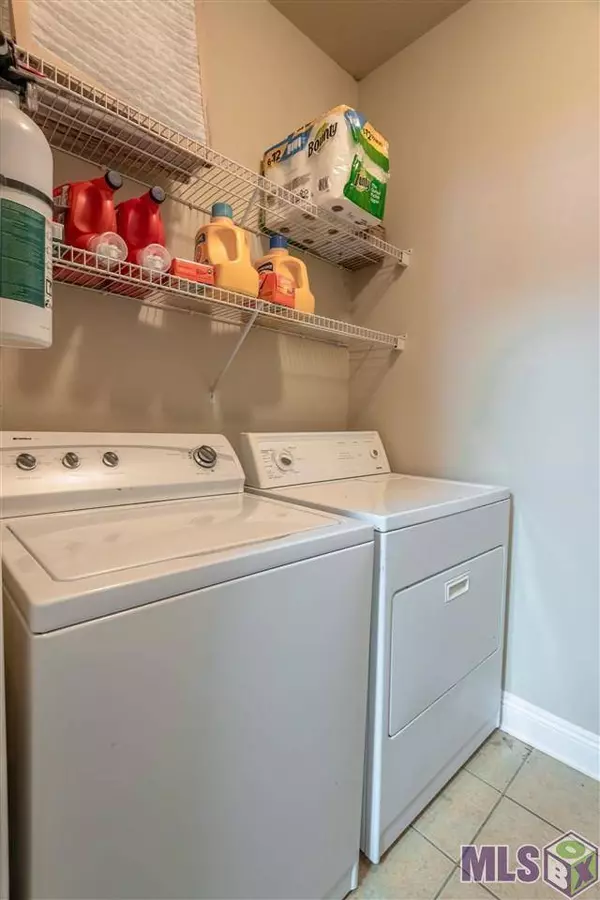 2111 PLANTATION LN, Baton Rouge, LA 70820