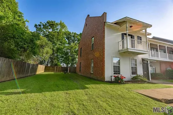 2111 PLANTATION LN, Baton Rouge, LA 70820