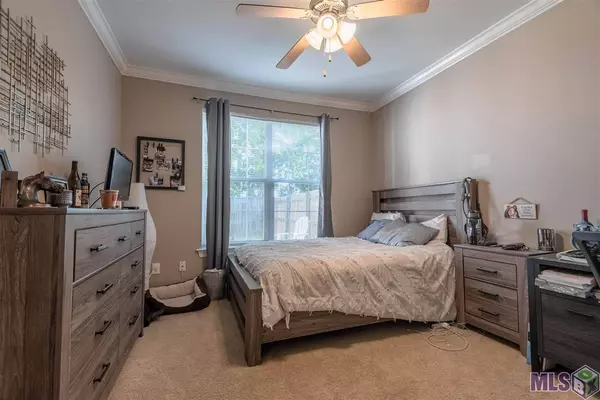 2111 PLANTATION LN, Baton Rouge, LA 70820