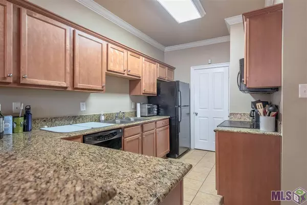 2111 PLANTATION LN, Baton Rouge, LA 70820