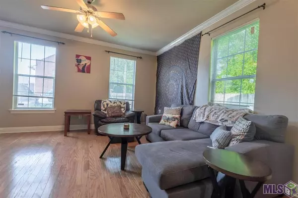 2111 PLANTATION LN, Baton Rouge, LA 70820