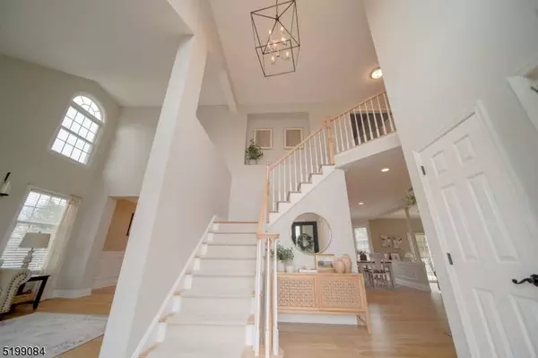 28 Goosetown Dr, Clinton Town, NJ 08809