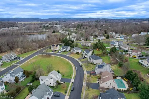 28 Goosetown Dr, Clinton Town, NJ 08809