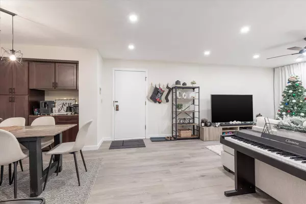 8560 W Waterford Unit 2, Milwaukee, WI 53228