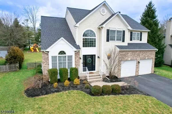 28 Goosetown Dr, Clinton Town, NJ 08809