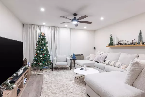 8560 W Waterford Unit 2, Milwaukee, WI 53228