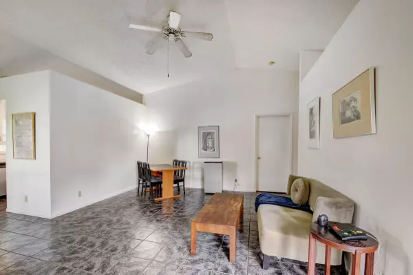 80 Paxford LN, Boynton Beach, FL 33426