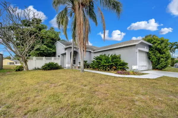 80 Paxford LN, Boynton Beach, FL 33426