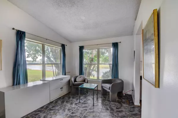 80 Paxford LN, Boynton Beach, FL 33426