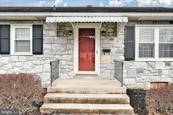 565 W LOCUST ST, Cleona, PA 17042