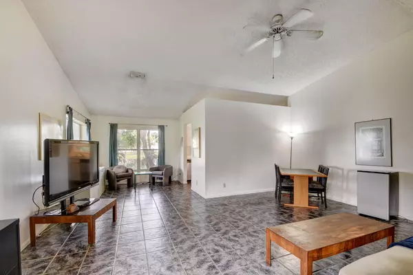 80 Paxford LN, Boynton Beach, FL 33426