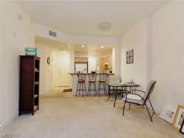59 E Agate Avenue #201, Las Vegas, NV 89123