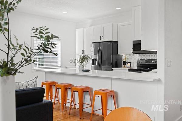 242 S Straughan Ave, Boise, ID 83712