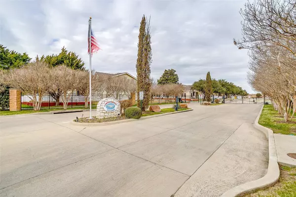 852 Earhart Avenue, Grand Prairie, TX 75051