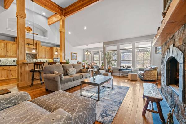 19449 Golden Meadow LOOP, Bend, OR 97702