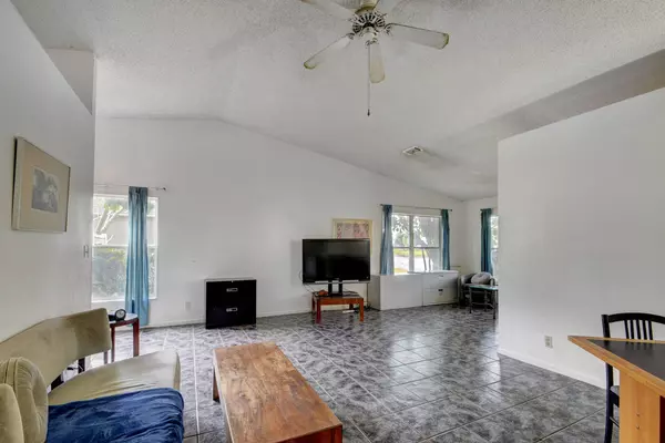 80 Paxford LN, Boynton Beach, FL 33426