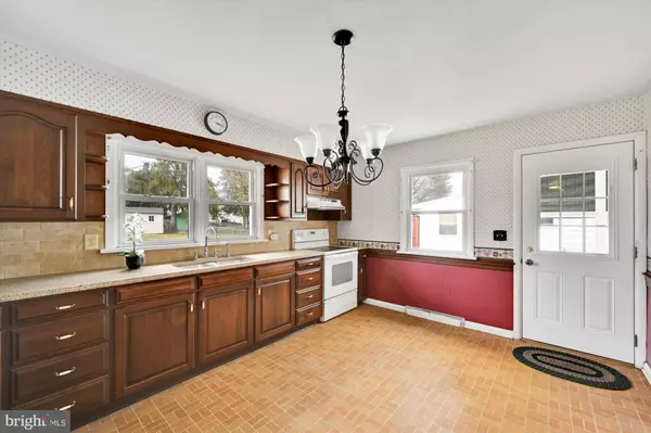 565 W LOCUST ST, Cleona, PA 17042