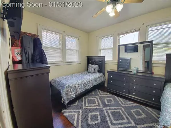 7524 HARTWELL Street, Dearborn, MI 48126