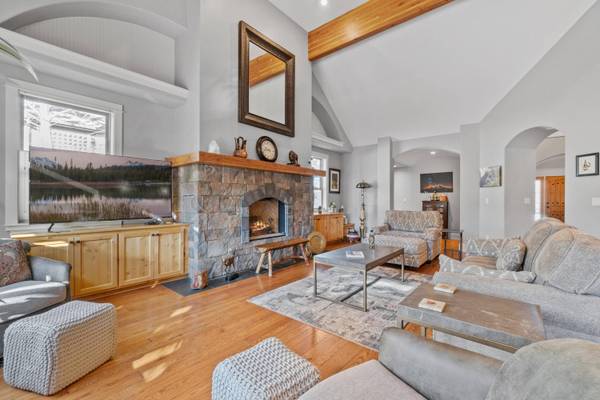 19449 Golden Meadow LOOP, Bend, OR 97702