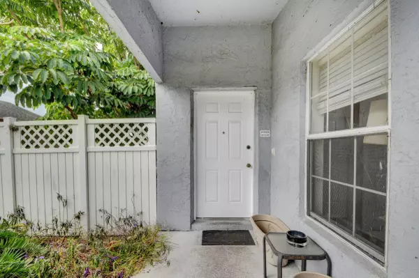 80 Paxford LN, Boynton Beach, FL 33426