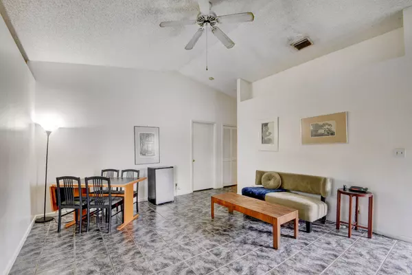 80 Paxford LN, Boynton Beach, FL 33426