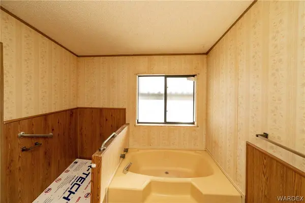 1042 Rosebud DR, Bullhead, AZ 86442