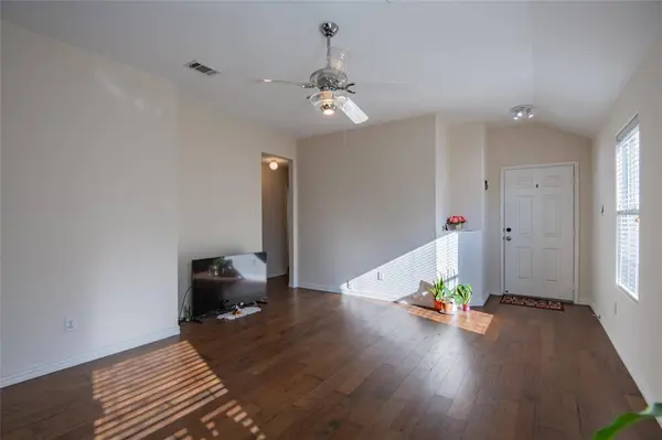 1956 Sampsell Drive, Grand Prairie, TX 75051