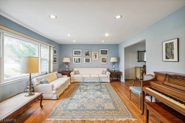 29 Cherry Hill Rd, Livingston Twp., NJ 07039