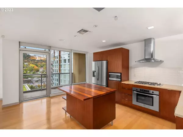 3570 S RIVER PKWY #1211, Portland, OR 97239