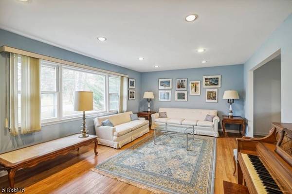 29 Cherry Hill Rd, Livingston Twp., NJ 07039