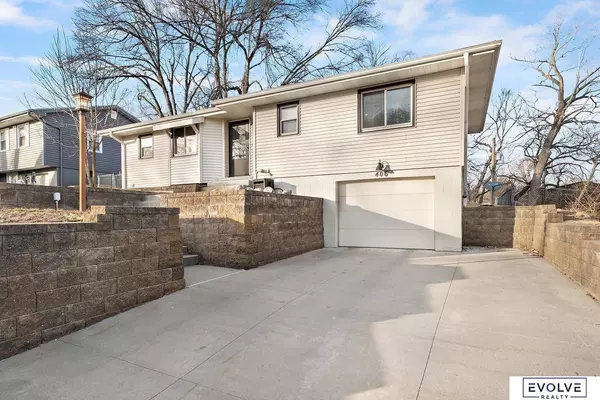 406 Robinson Avenue, Bellevue, NE 68005