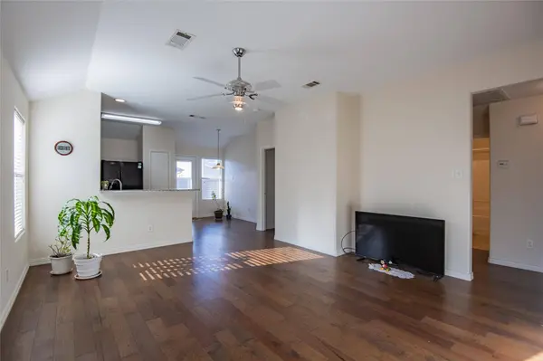 1956 Sampsell Drive, Grand Prairie, TX 75051