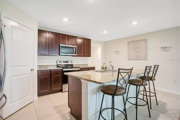 7760 BROAD POINT DR, Zephyrhills, FL 33540