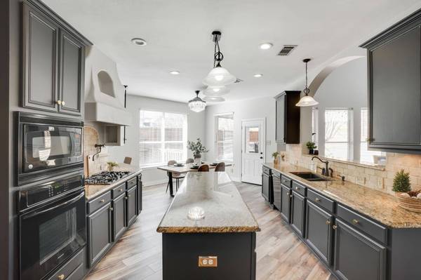 1520 Redwood Crest Lane, Flower Mound, TX 75028