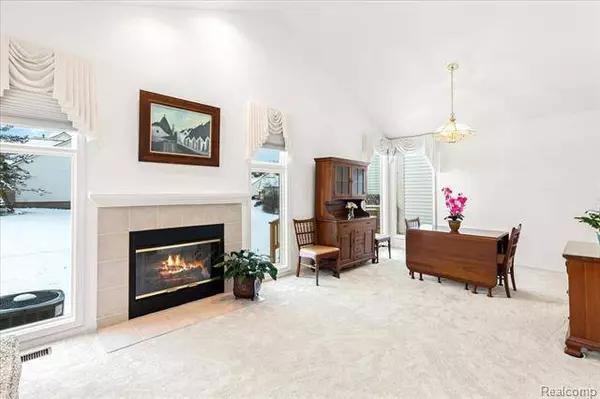 43700 Algonquin, Novi, MI 48375