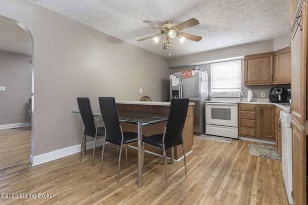 2402 Briargate Ave, Louisville, KY 40216