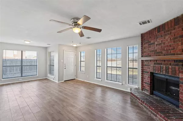 470 Chestnut Lane, Desoto, TX 75115