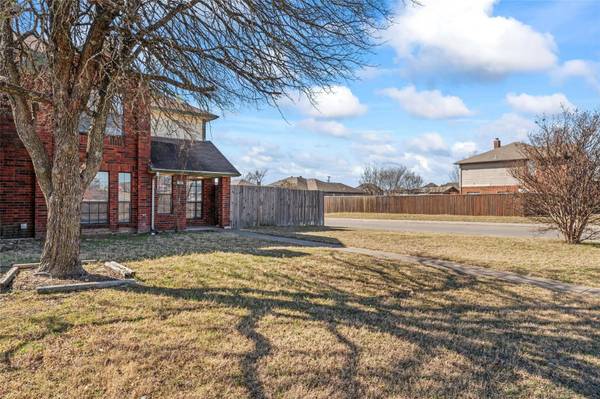 470 Chestnut Lane, Desoto, TX 75115