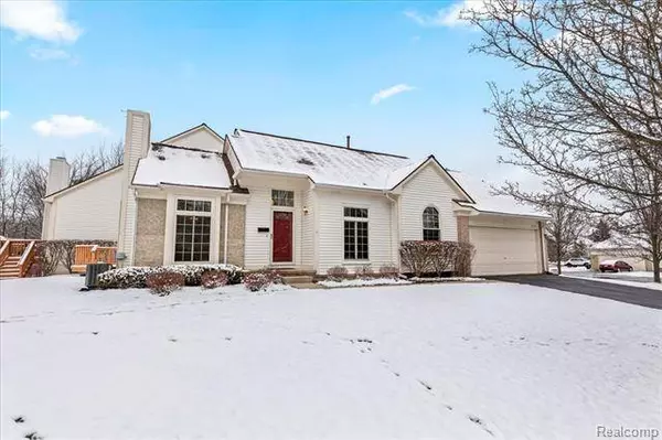 43700 Algonquin, Novi, MI 48375