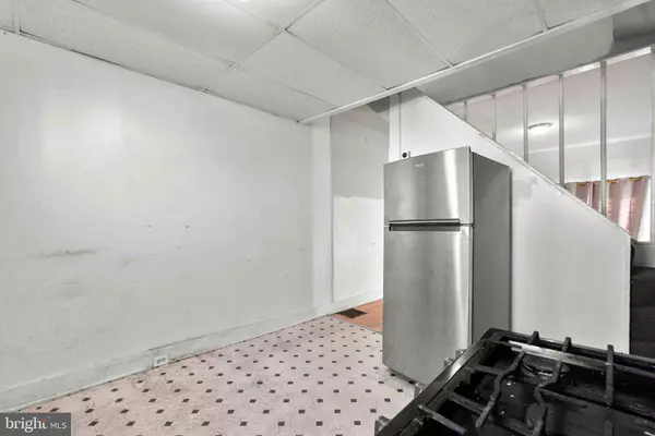 3232 LEVERTON AVE, Baltimore, MD 21224